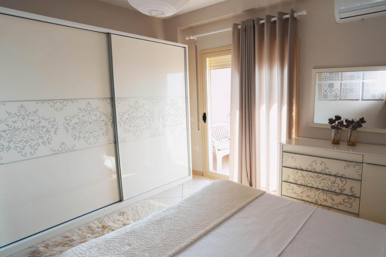 Large Apartment Near The Seaside Boulevard Lungomare Vlore Exterior photo